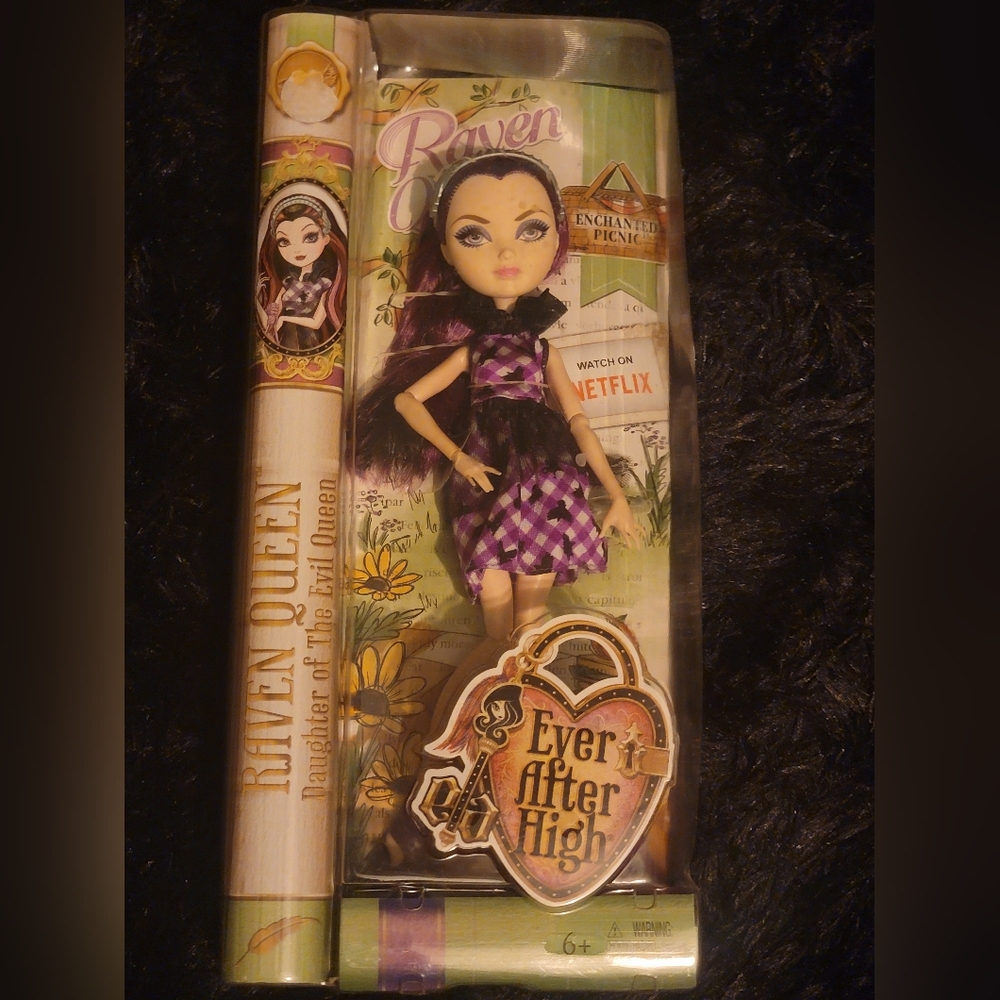 Ever After High Enchanted Picnic Raven Queen Brand New Damaged Box RARE